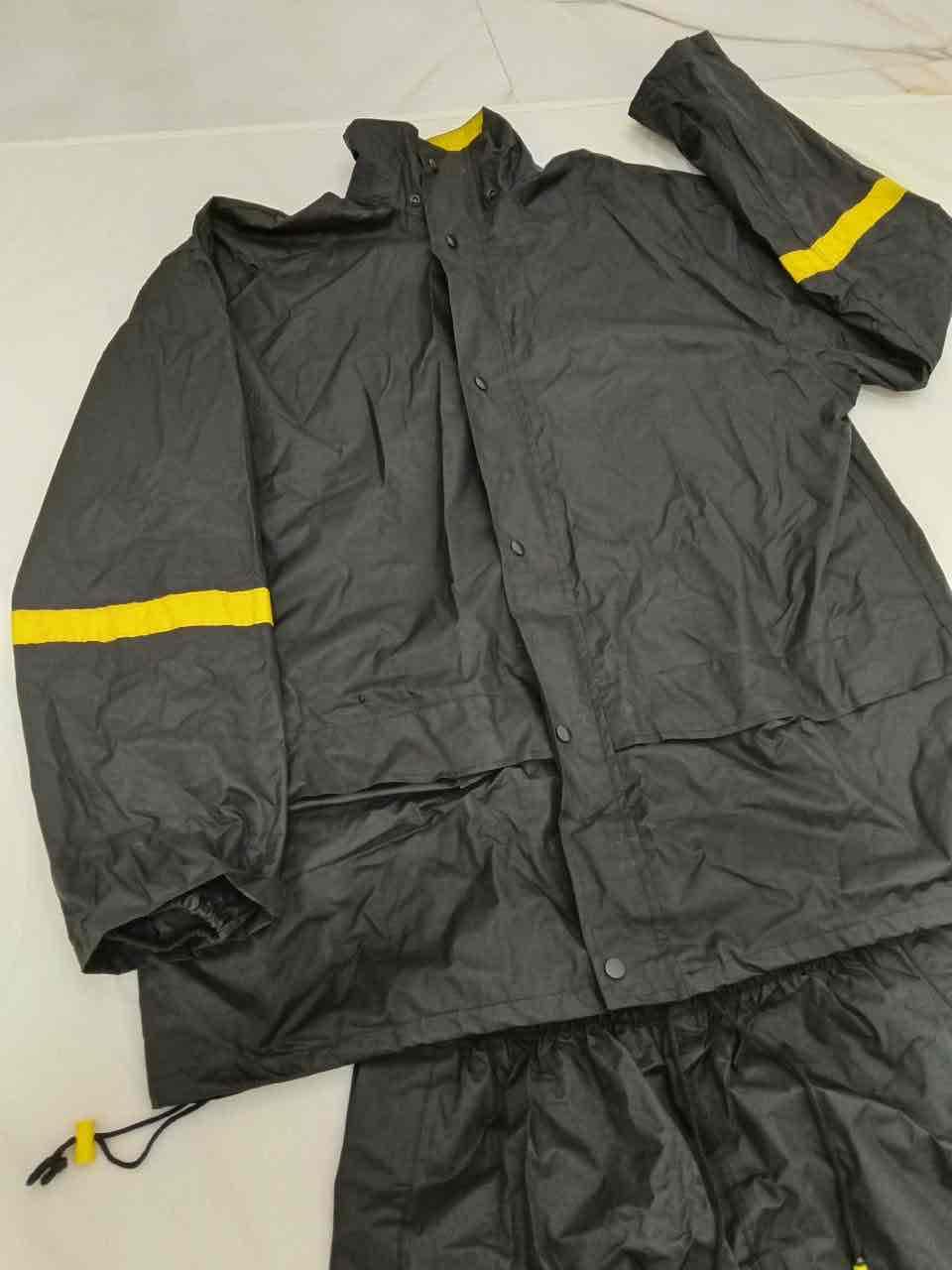 Traje impermeable negro con detalles amarillos CLC, foto 2 de 6
