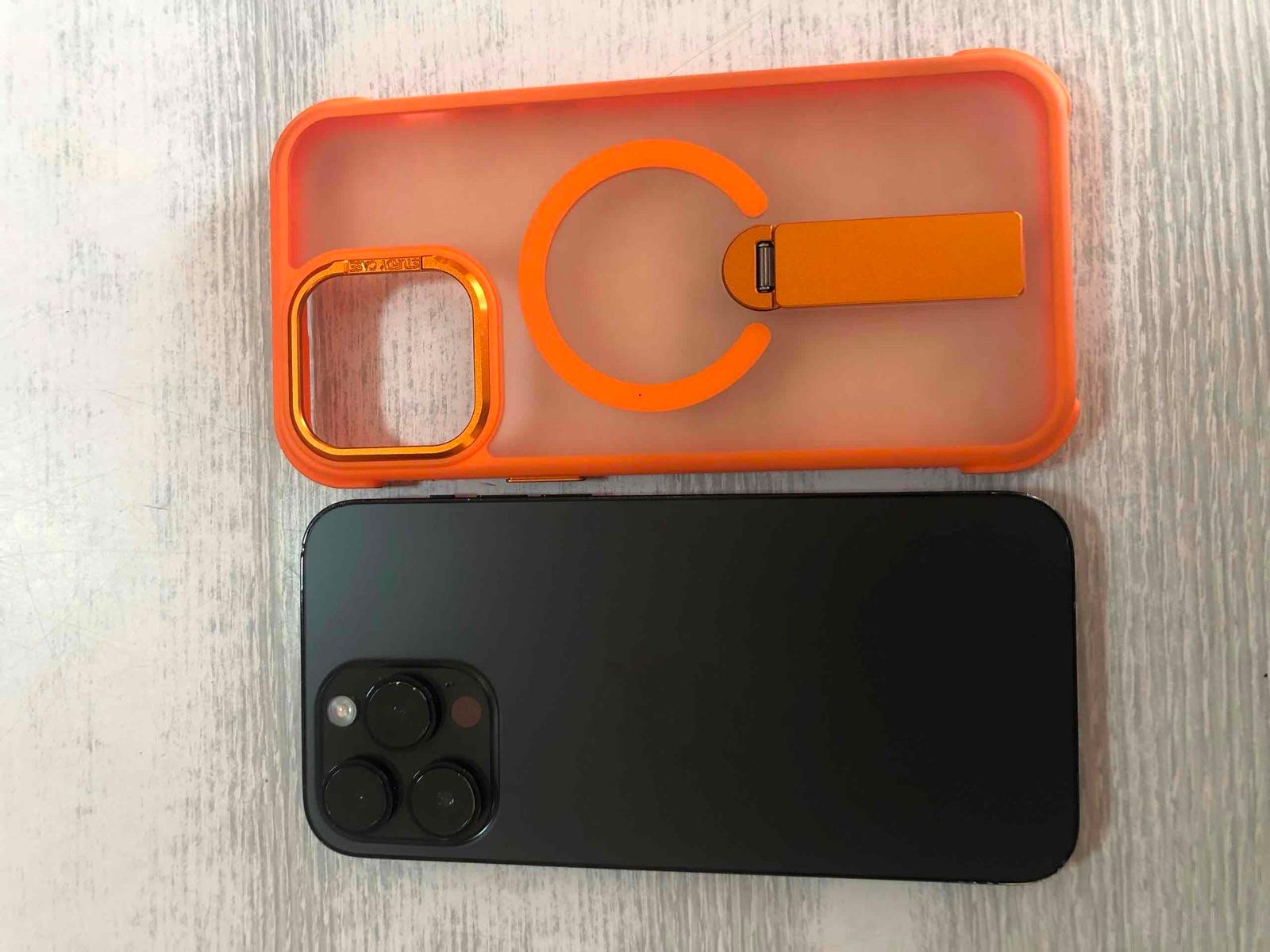 Celular y Funda Naranja con Soporte, foto 3 de 3