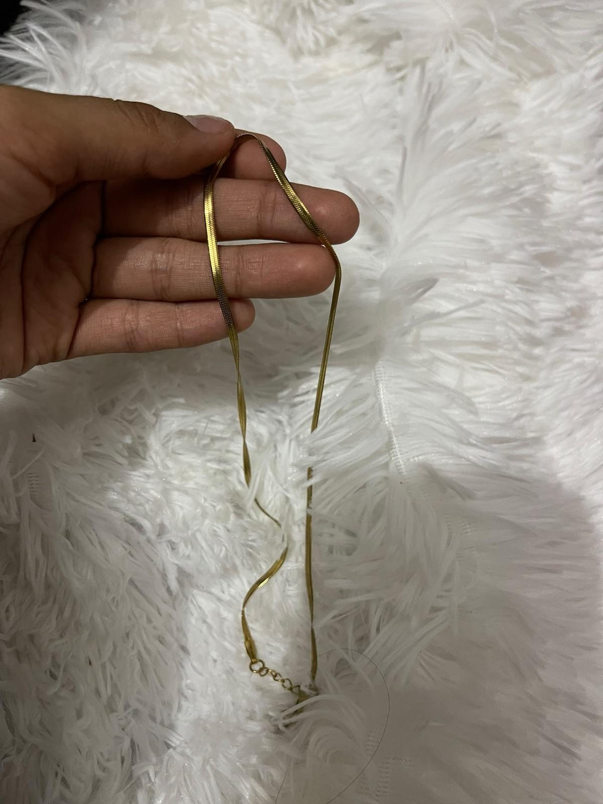 Gargantilla dorada estilo cadena de serpiente, foto 1 de 1