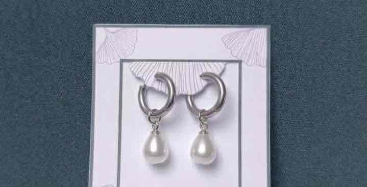 Zarcillos argollas con dije de perla sintética, foto 1 de 1