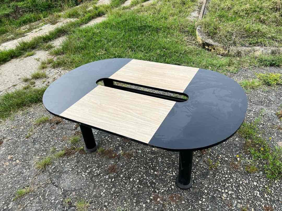 Mesa ovalada grande combinada negro y madera, foto 3 de 3