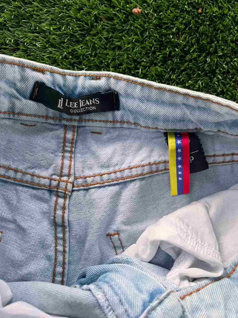 Jeans Rotos de Mezclilla Celeste Lee Jeans, foto 2 de 2