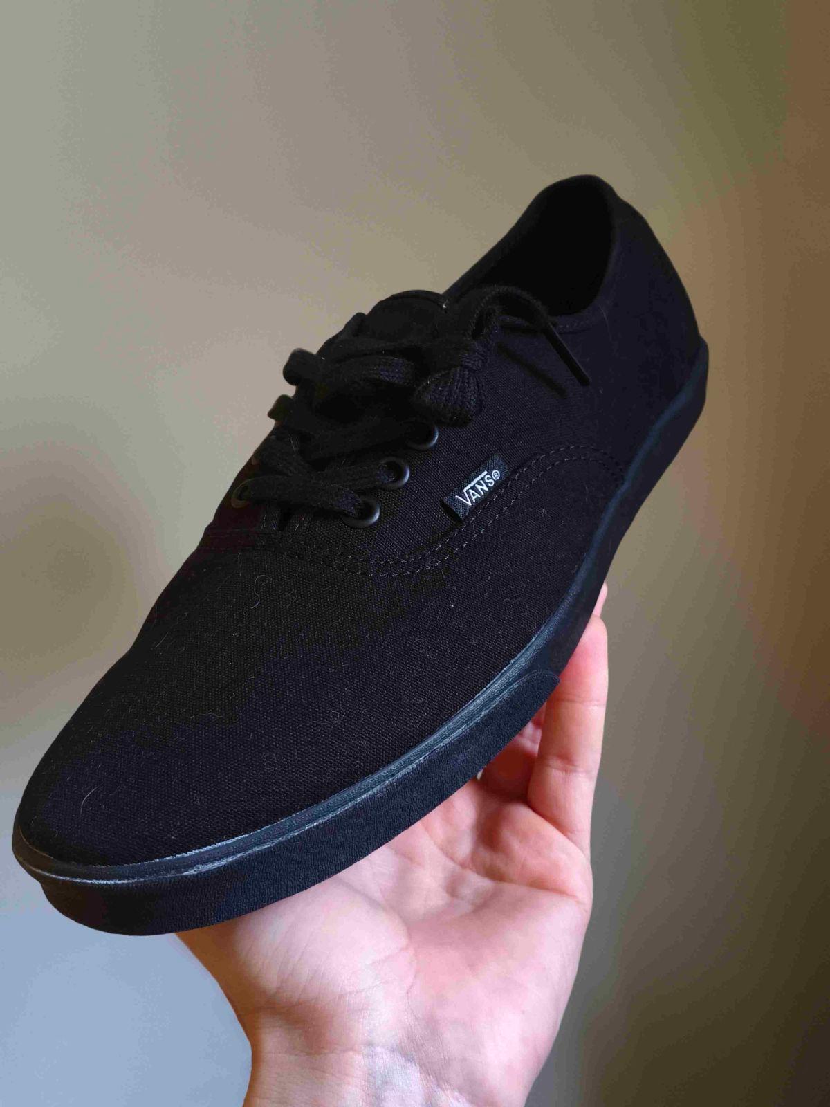 Zapatos Vans negros de lona, foto 2 de 3