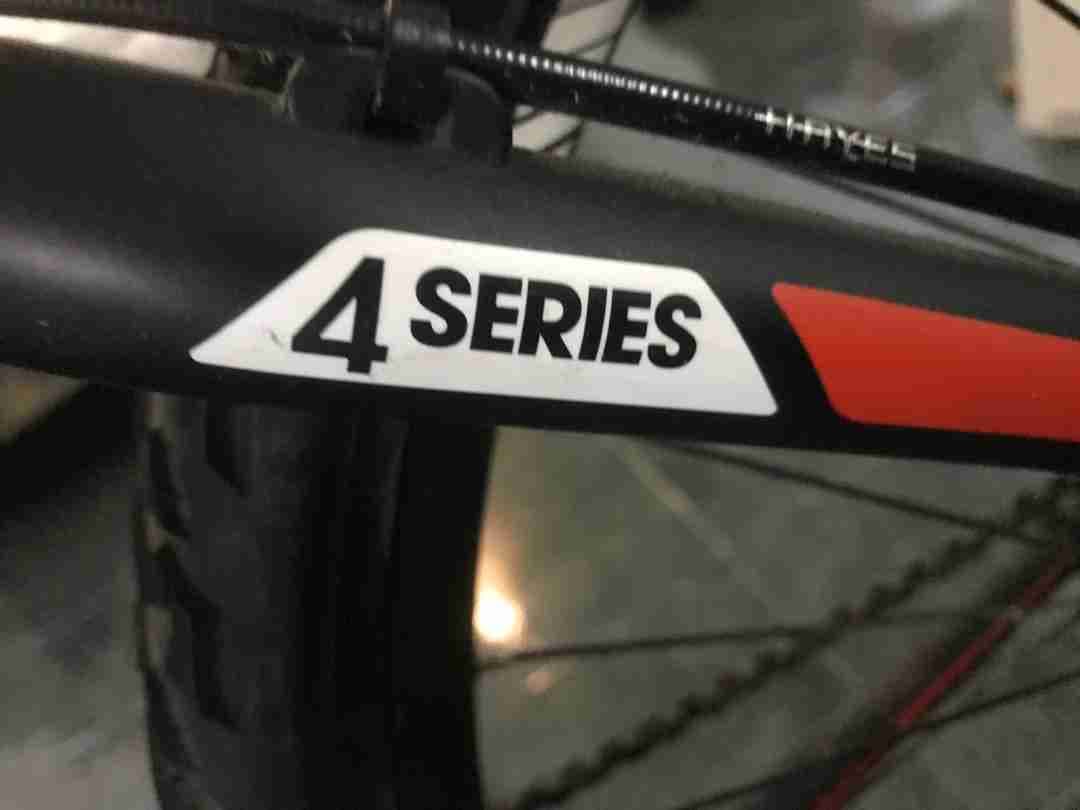 Bicicleta Trek 4300 Negra y Roja, foto 3 de 5