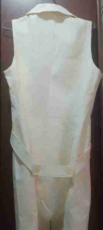 Vestido Blanco Sin Mangas Con Botones, foto 3 de 3