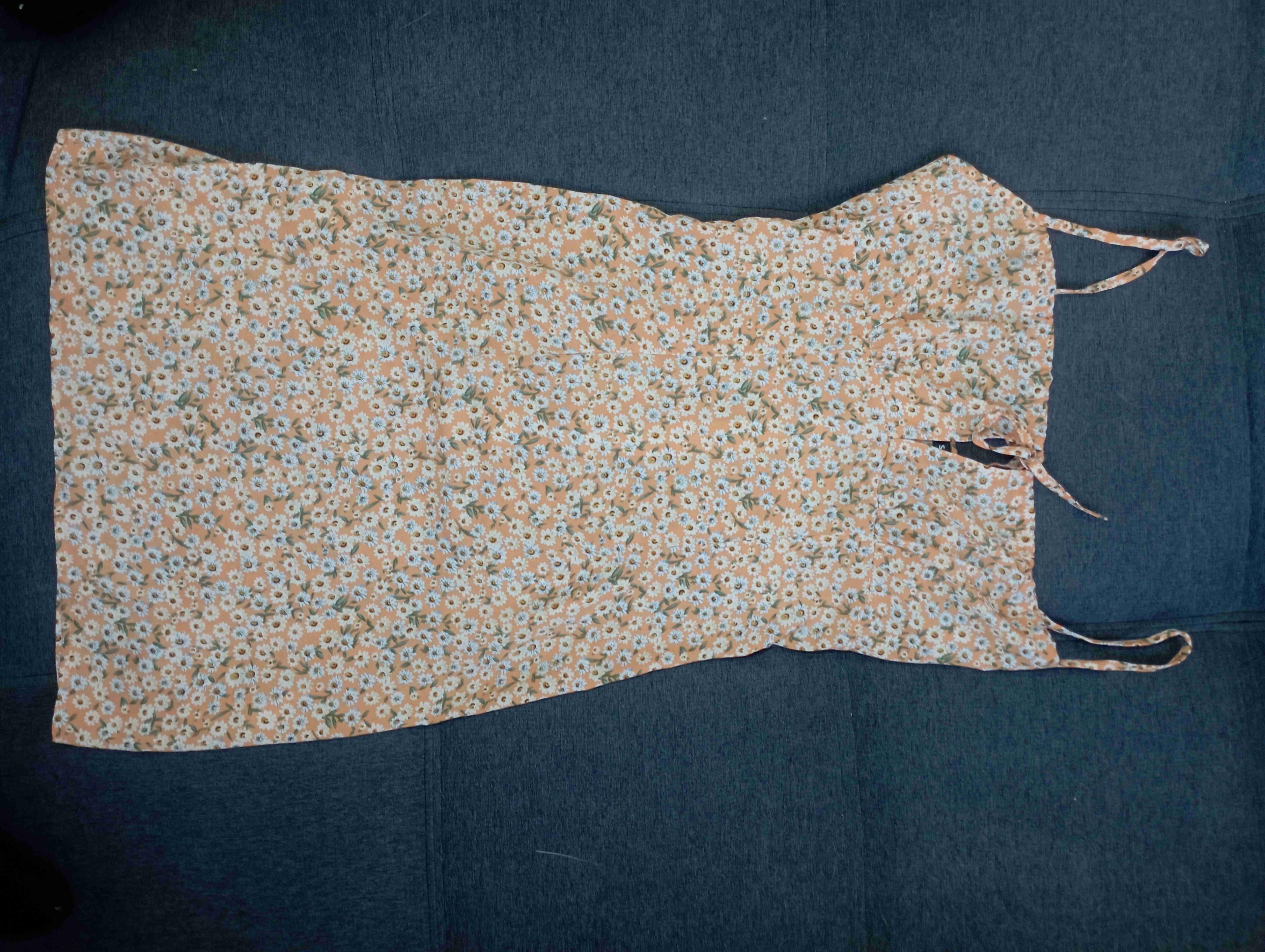 Vestido corto de flores, foto 2 de 3