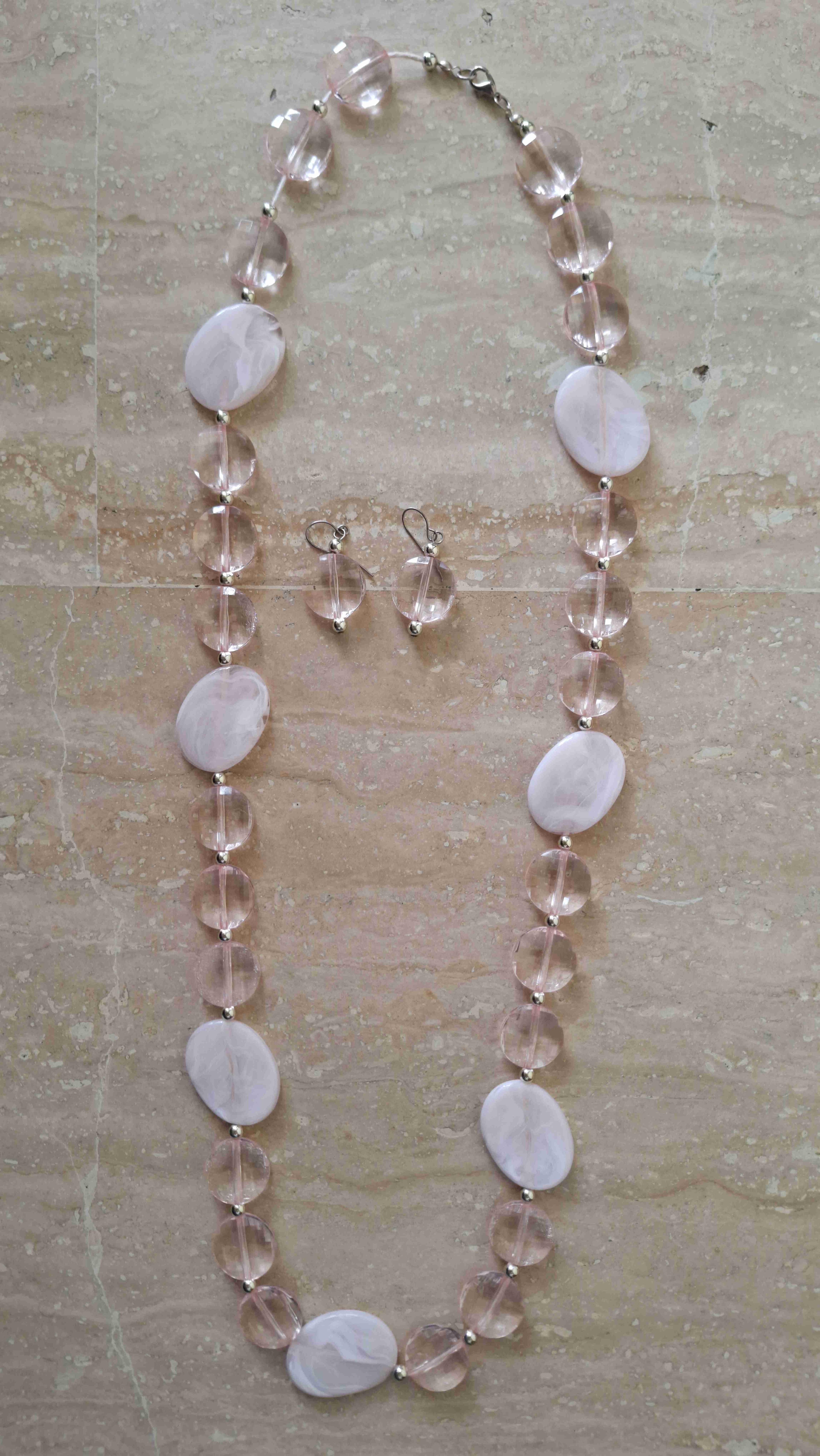 Set de collar y zarcillos rosado transparente, foto 3 de 4