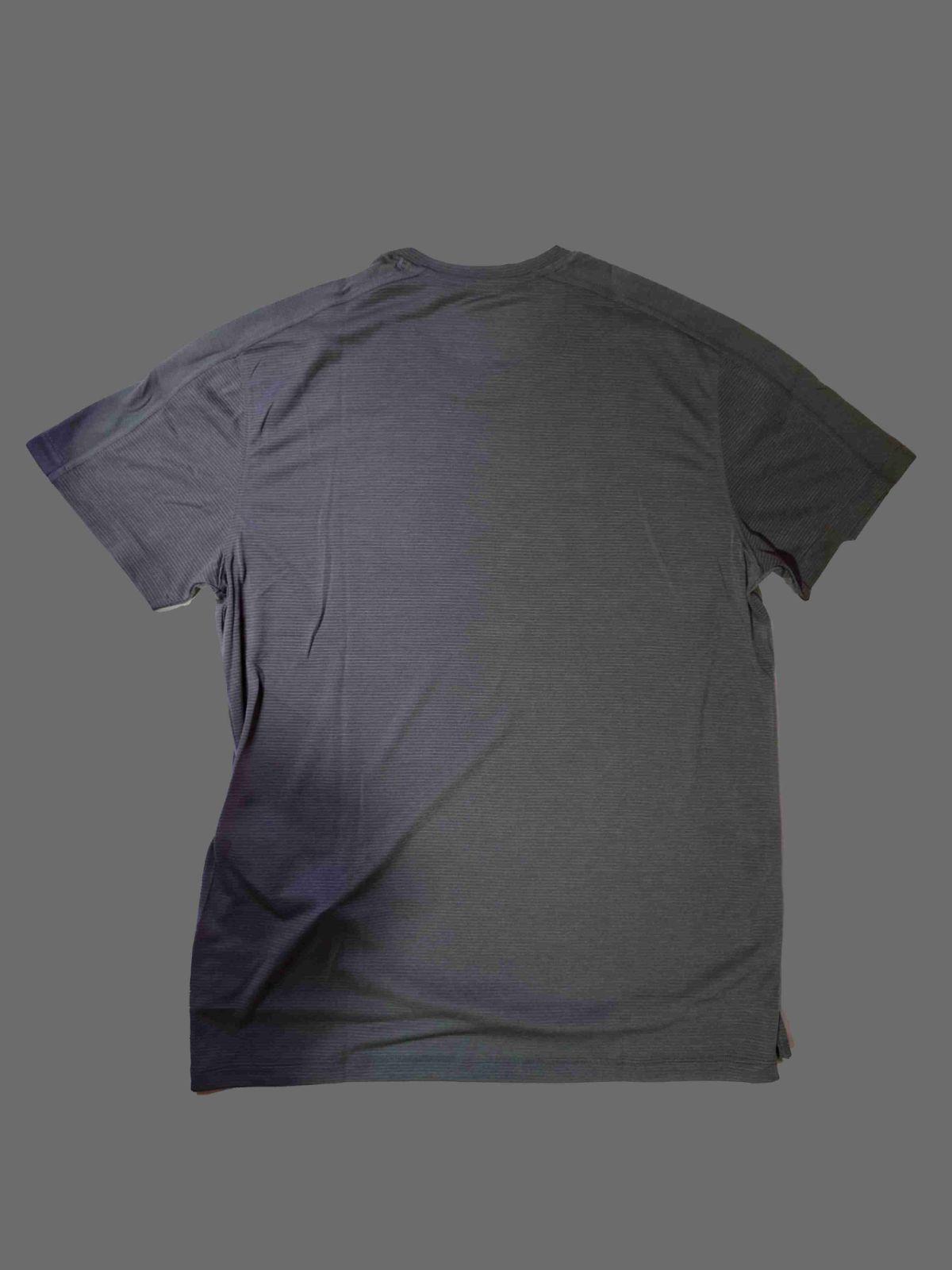 Franela deportiva Under Armour Gris, foto 2 de 4