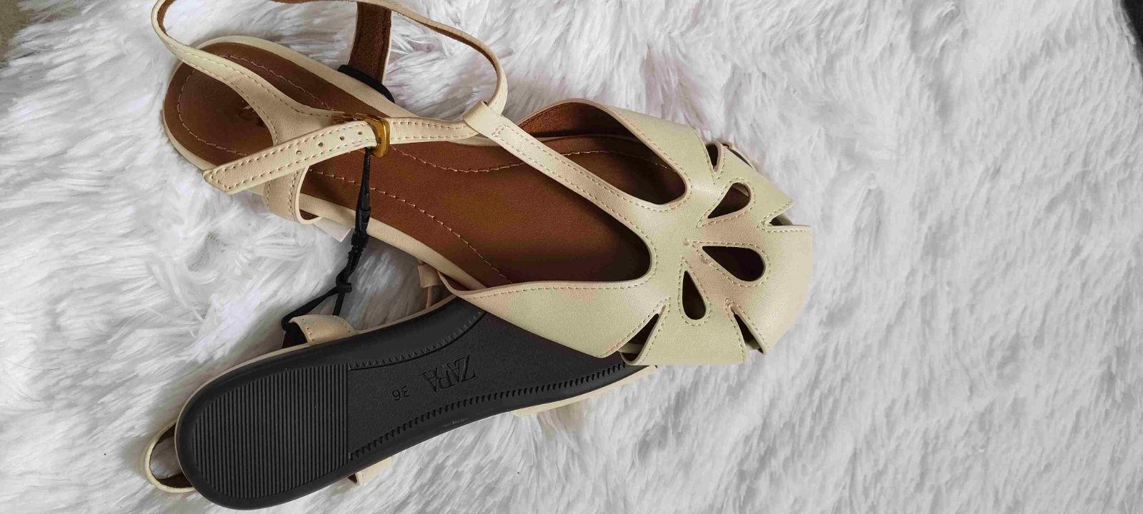 Sandalias planas beige ZARA con etiqueta, foto 3 de 3