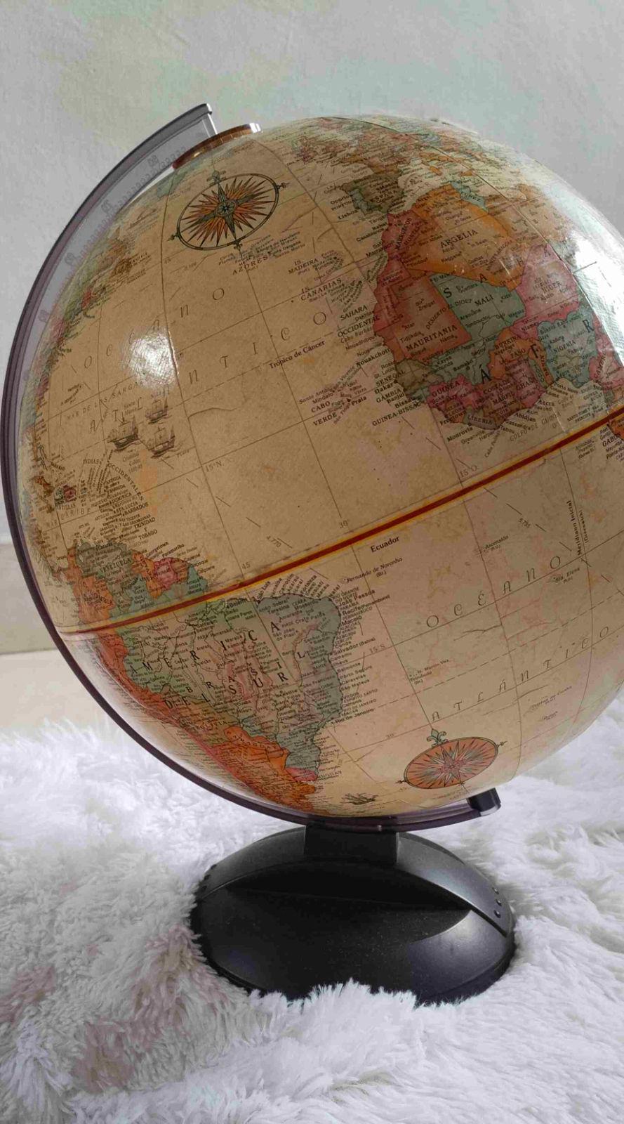 Globo terráqueo vintage estilo antiguo, foto 3 de 3