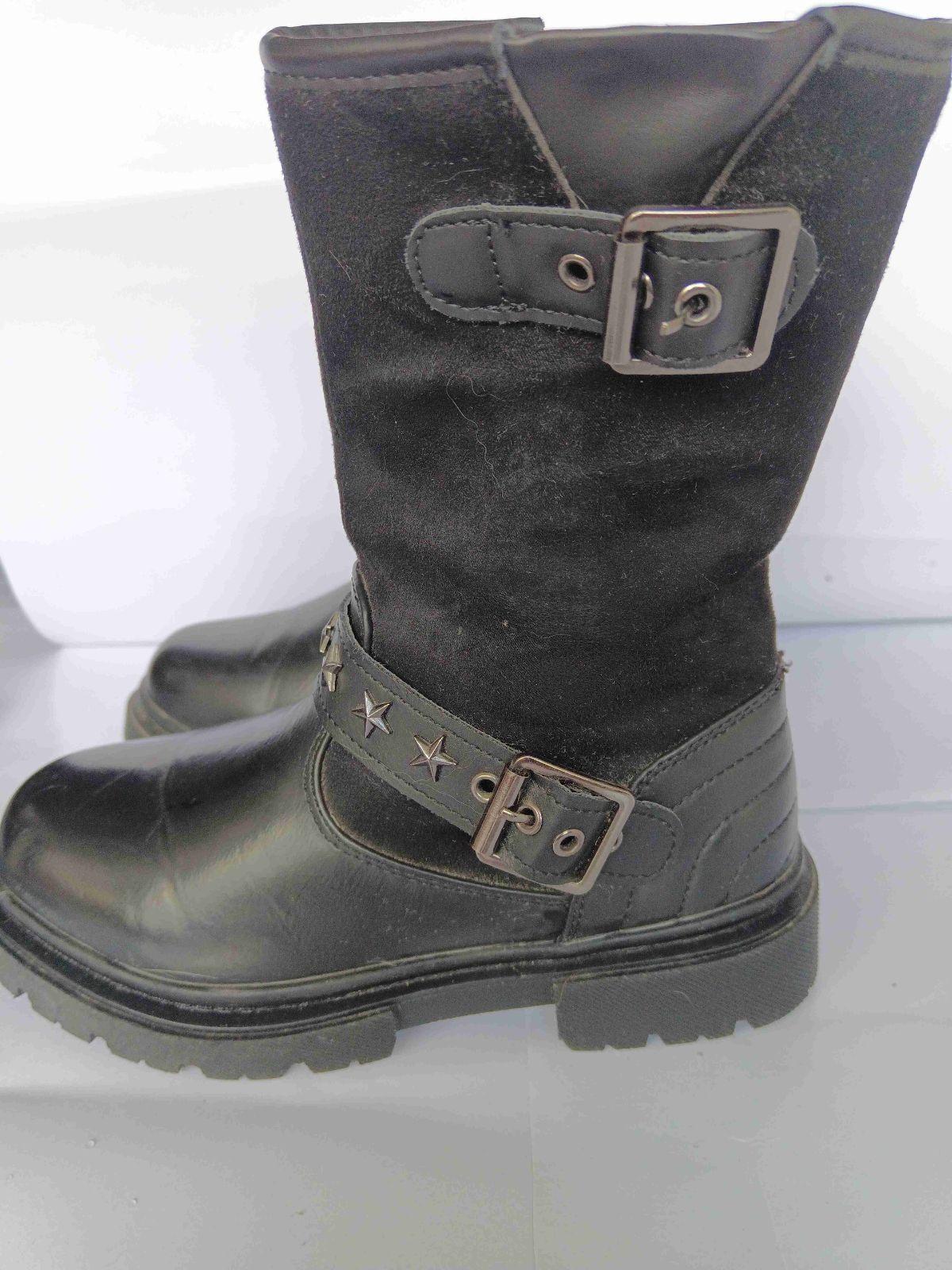 Botas Negras con Hebillas y Estrellas Talla 33, foto 2 de 3