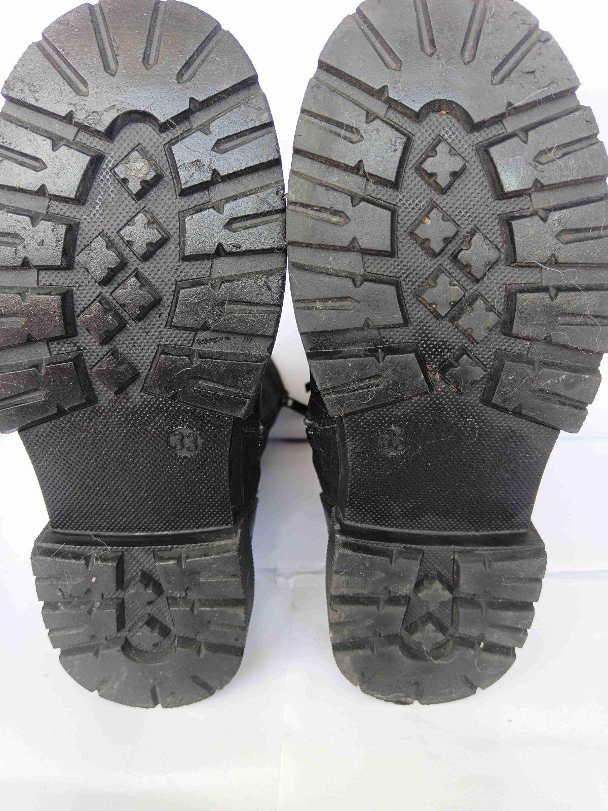 Botas Negras con Hebillas y Estrellas Talla 33, foto 3 de 3