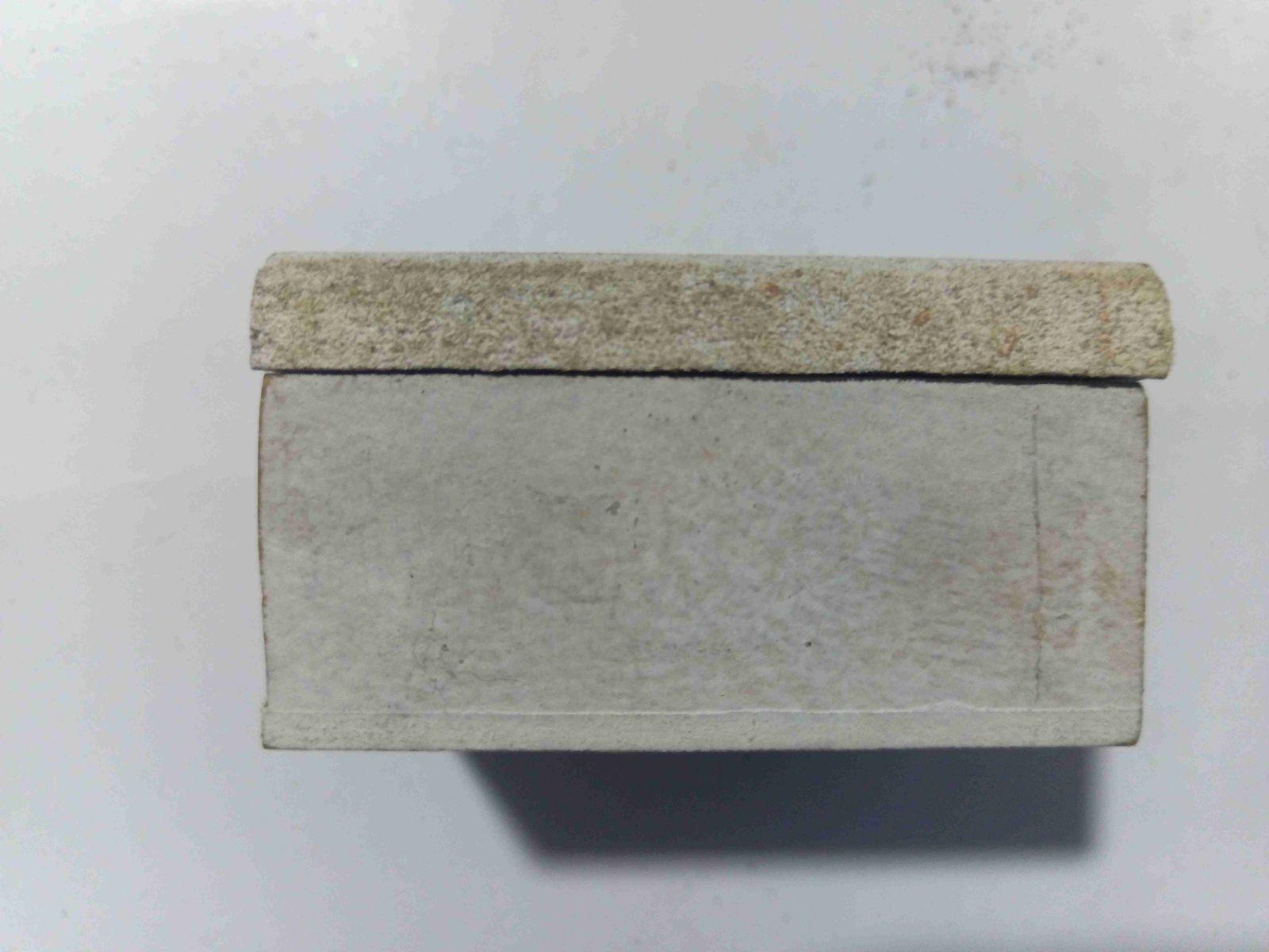 Caja decorativa pequeña de piedra o material rústico, foto 3 de 3