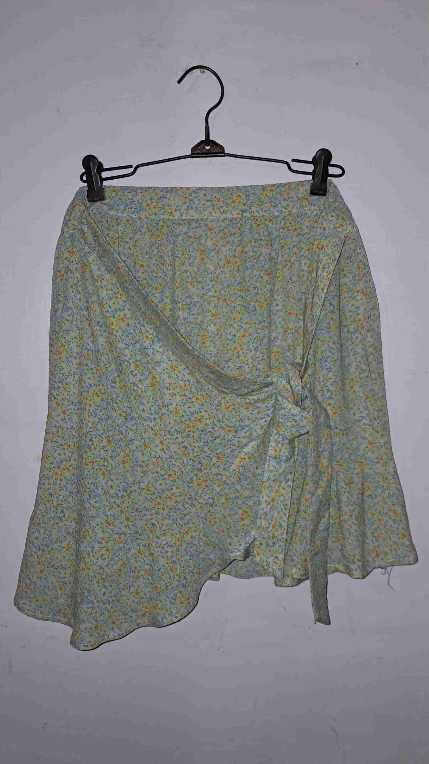Falda Flores Stradivarius, foto 2 de 3