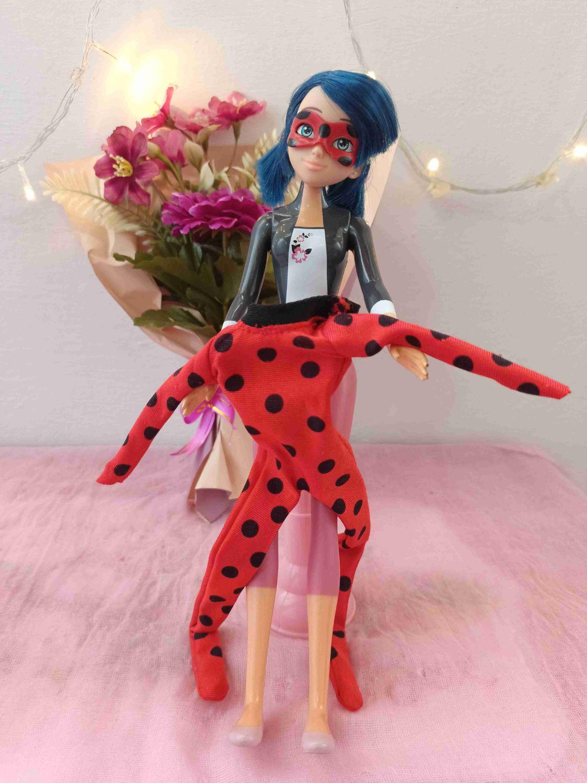 Muñeca de Marinette (Miraculous Ladybug) con ropa adicional, foto 2 de 2