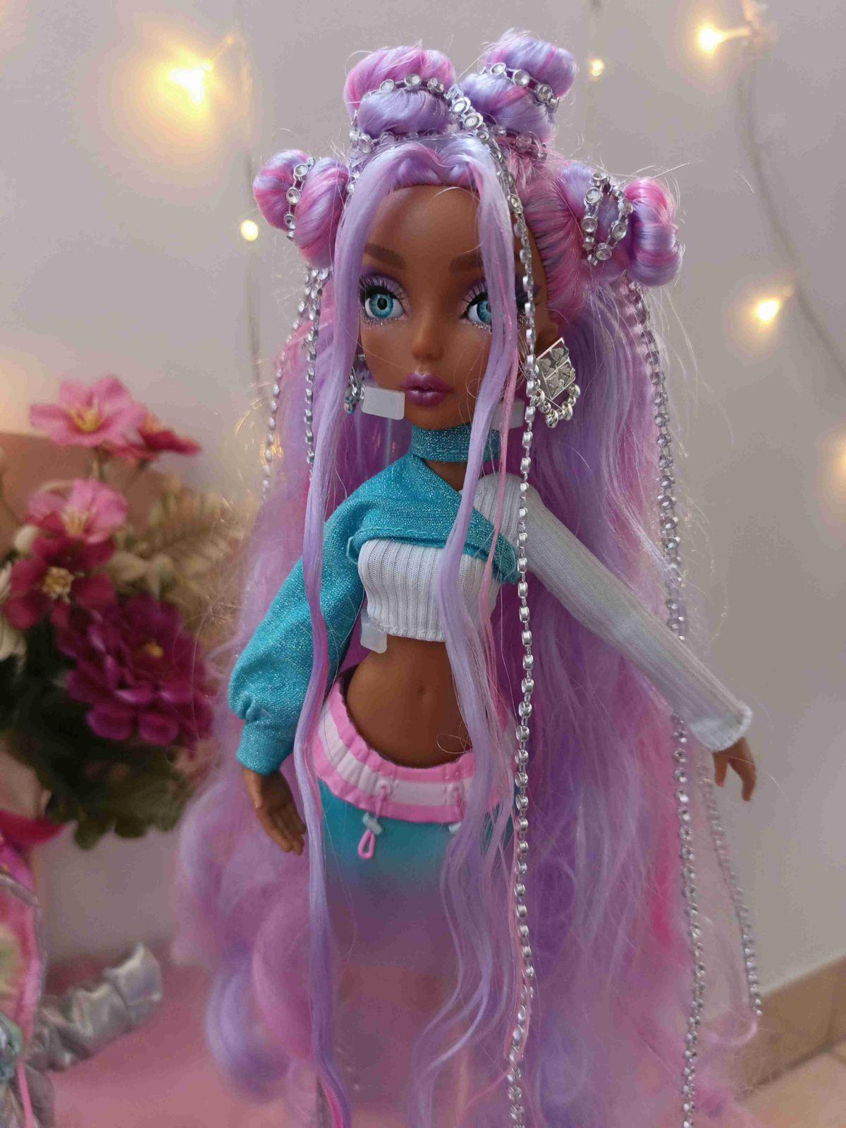 Muñeca Sirenita de moda con cabello largo y accesorios, foto 2 de 5