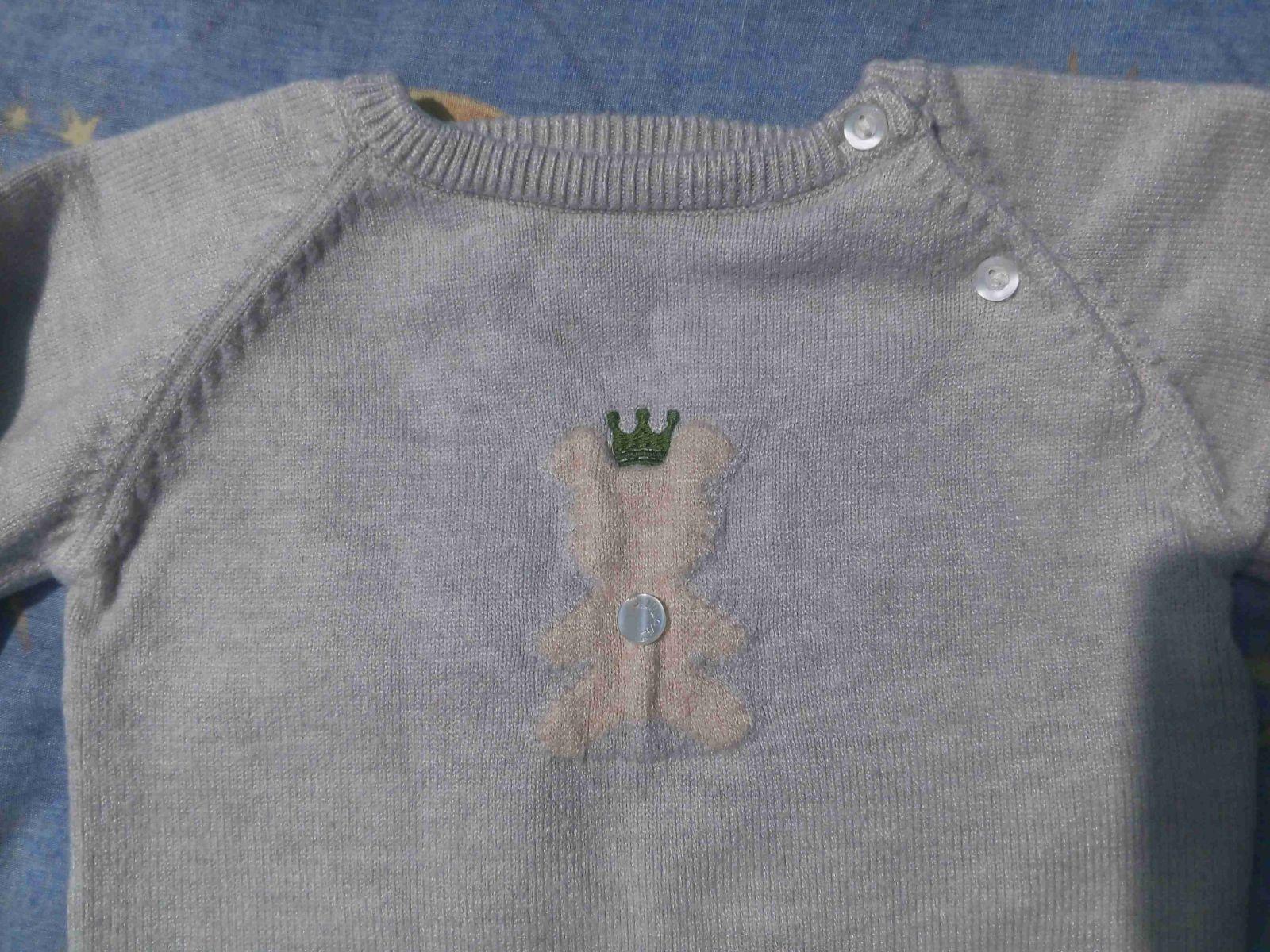 Suéter gris de bebé con aplique de osito, foto 4 de 4