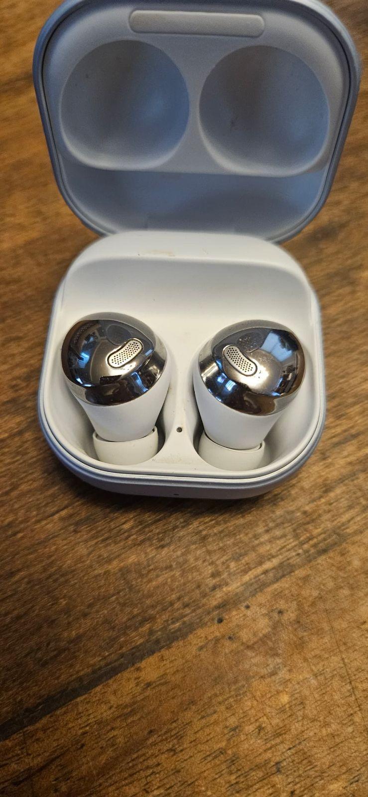 Audífonos Samsung Galaxy Buds Pro, foto 3 de 3