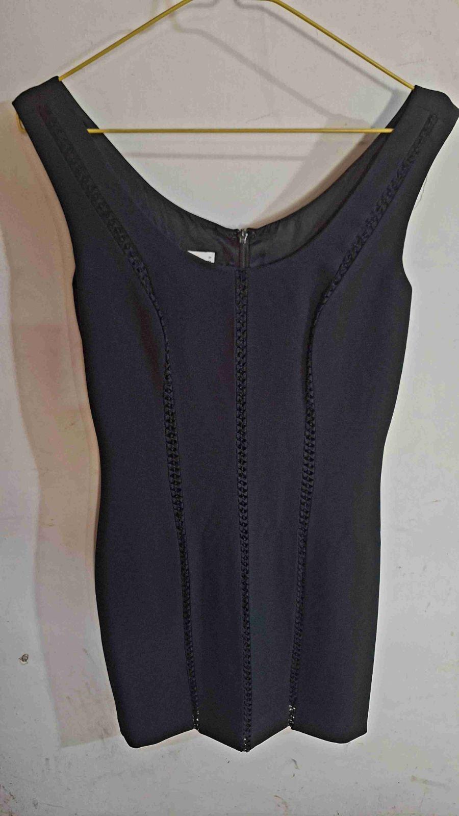 Vestido negro corto, foto 1 de 1