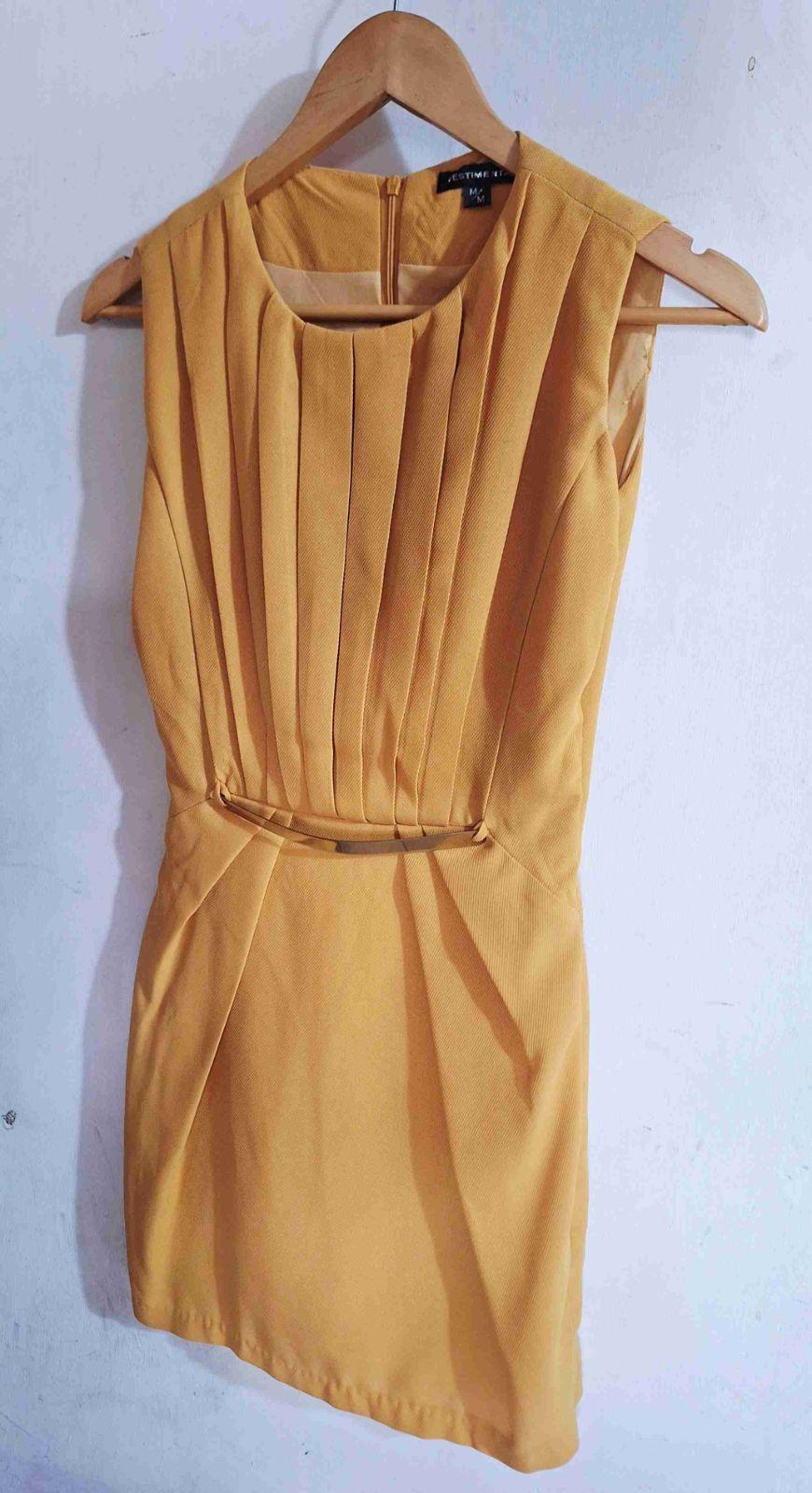 Vestido amarillo sin mangas, foto 1 de 1