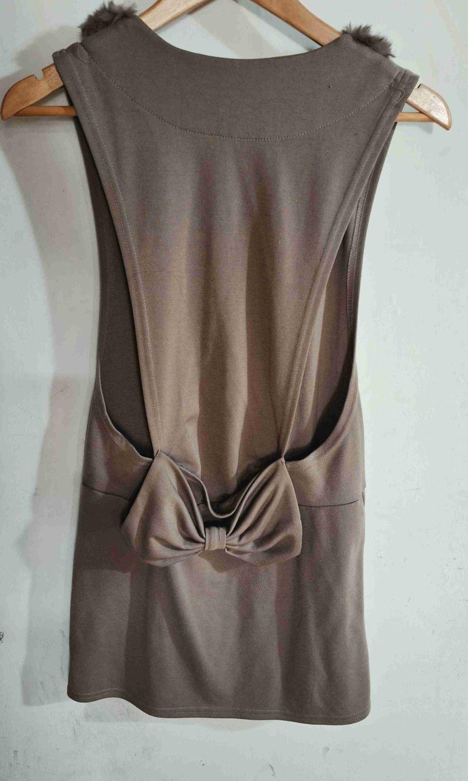 Vestido beige con cuello de peluche, foto 2 de 2