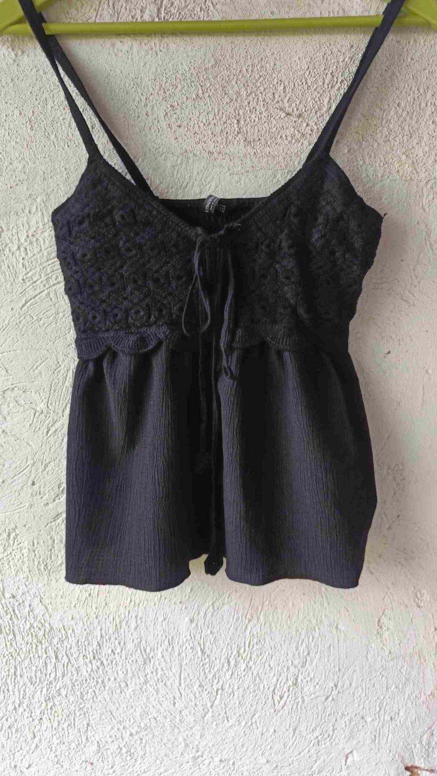Top Stradivarius Negro con Detalle de Crochet, foto 2 de 6
