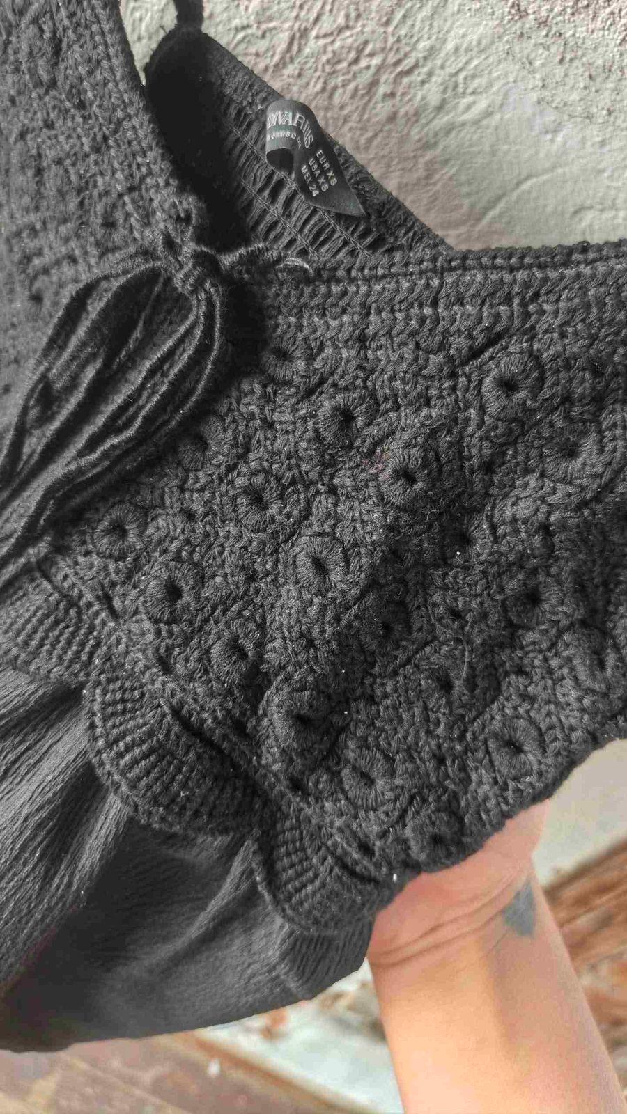Top Stradivarius Negro con Detalle de Crochet, foto 5 de 6