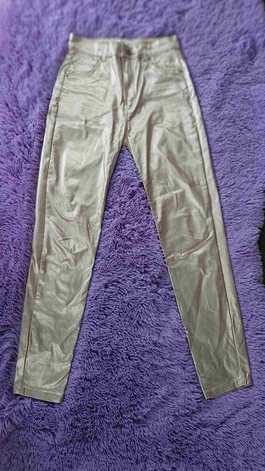 Pantalón dorado Pull&Bear, foto 3 de 4