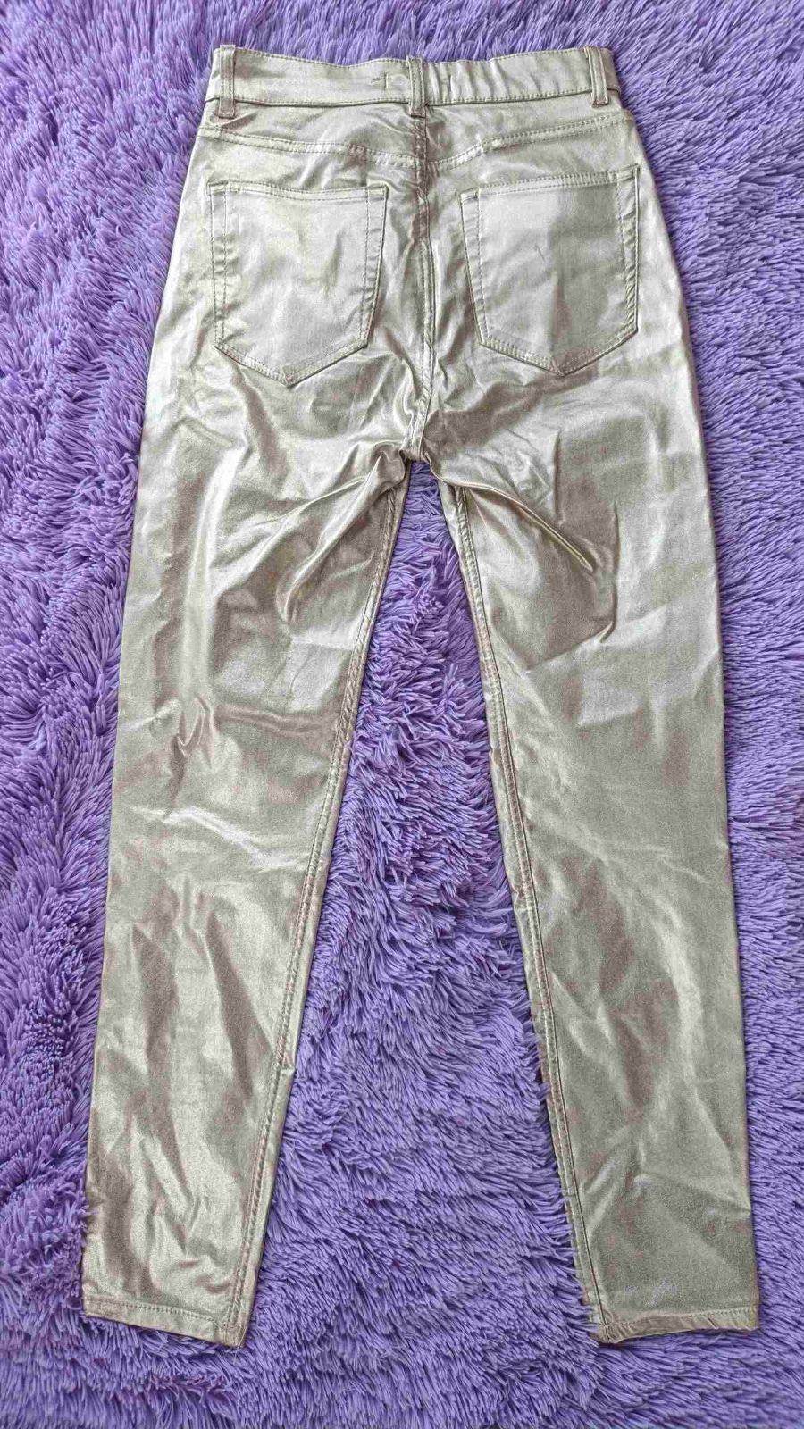 Pantalón dorado Pull&Bear, foto 2 de 4