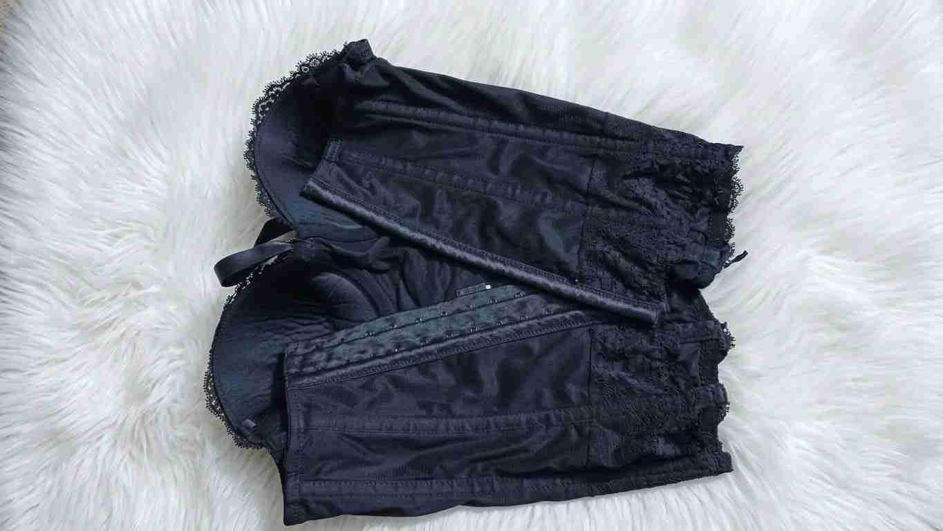 Corsé o bustier negro de encaje, foto 3 de 3