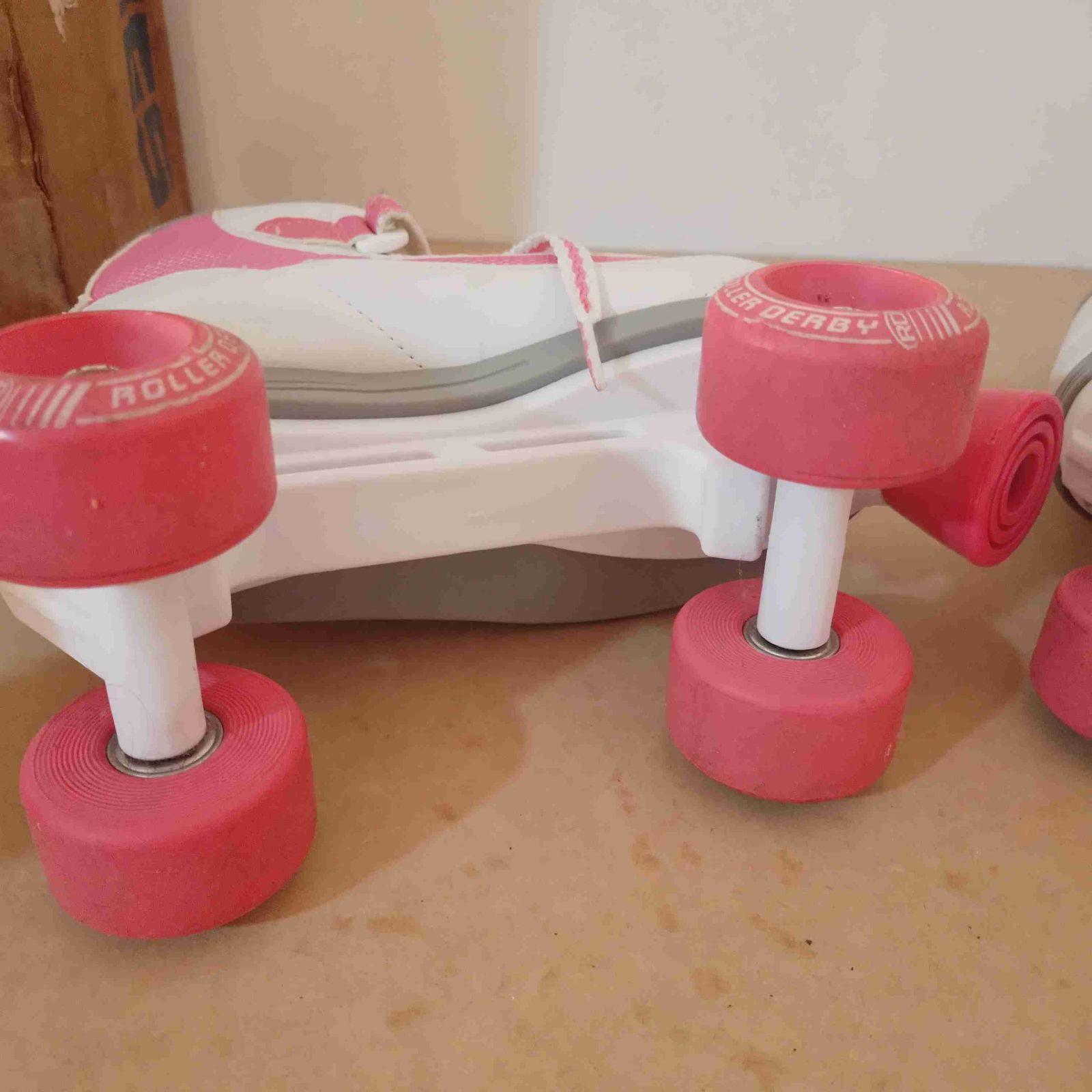 Patines Roller Derby y Casco Razor Rosados, foto 4 de 6