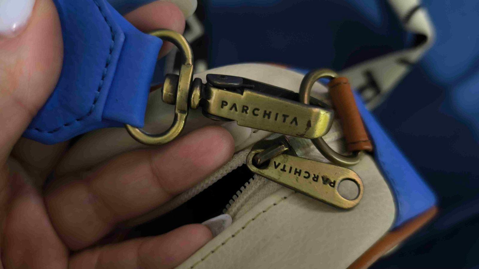 Cartera bandolero Parchita azul y beige modelo NUBA, foto 4 de 4