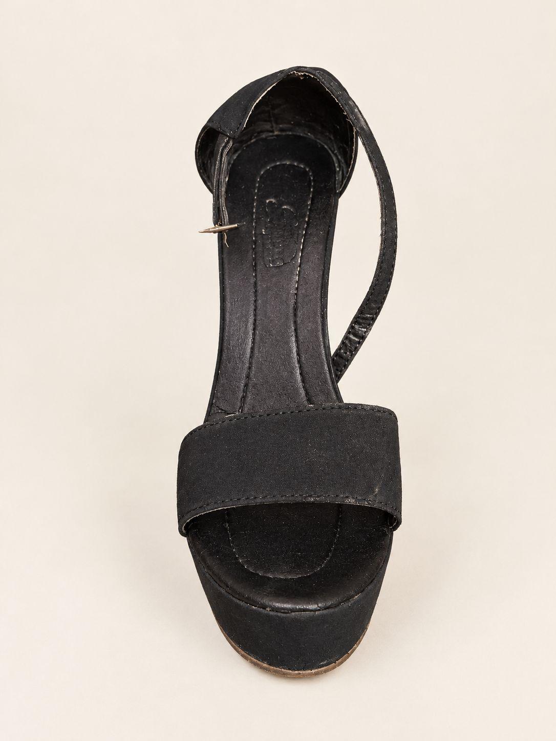 Sandalias de tacón alto negras, foto 2 de 2