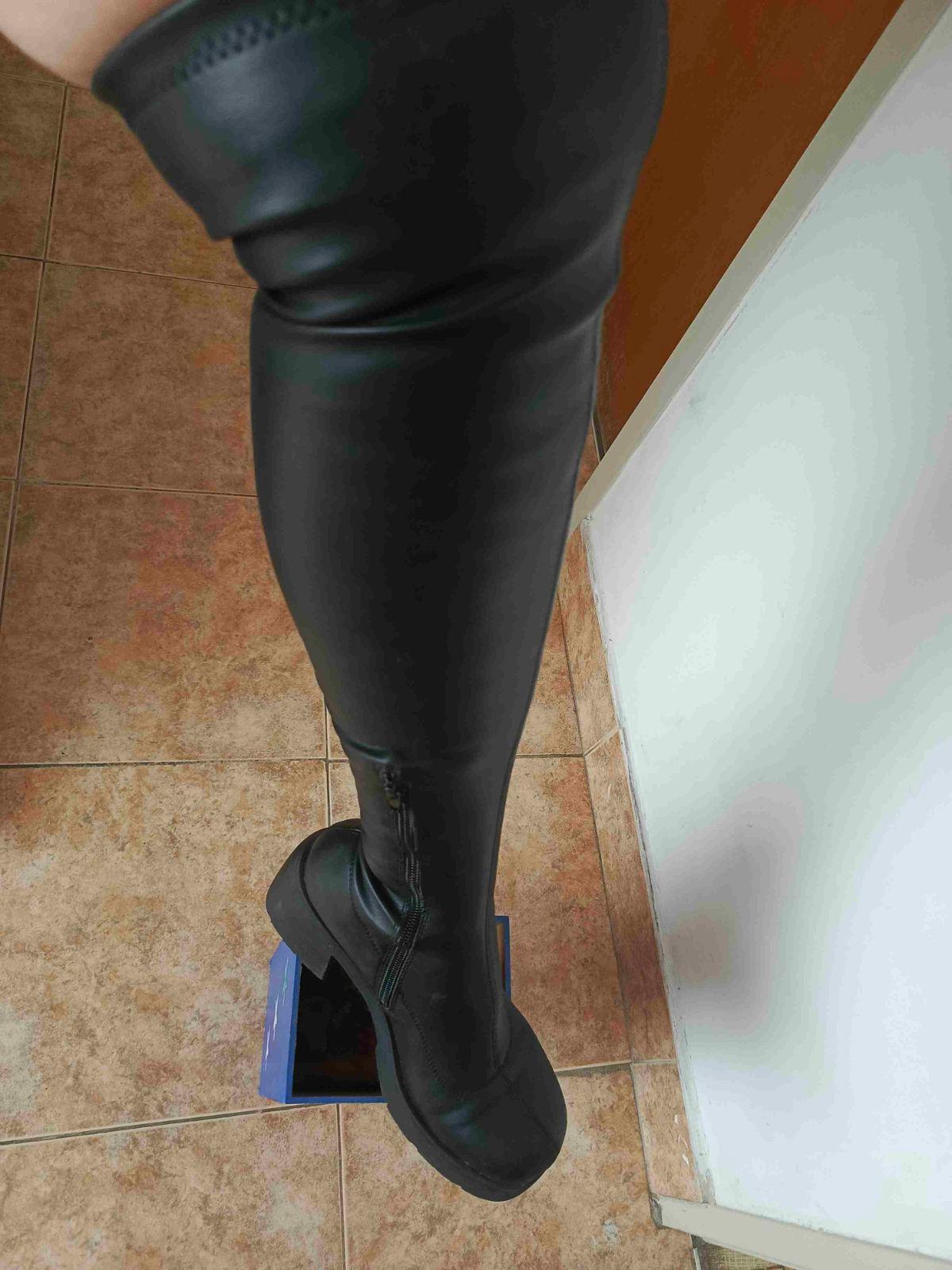Botas altas negras de tacón grueso, foto 3 de 3