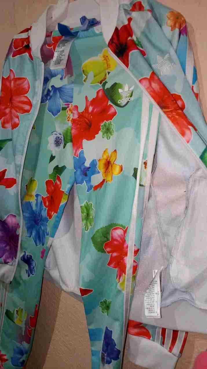 Conjunto floral Adidas, foto 5 de 6