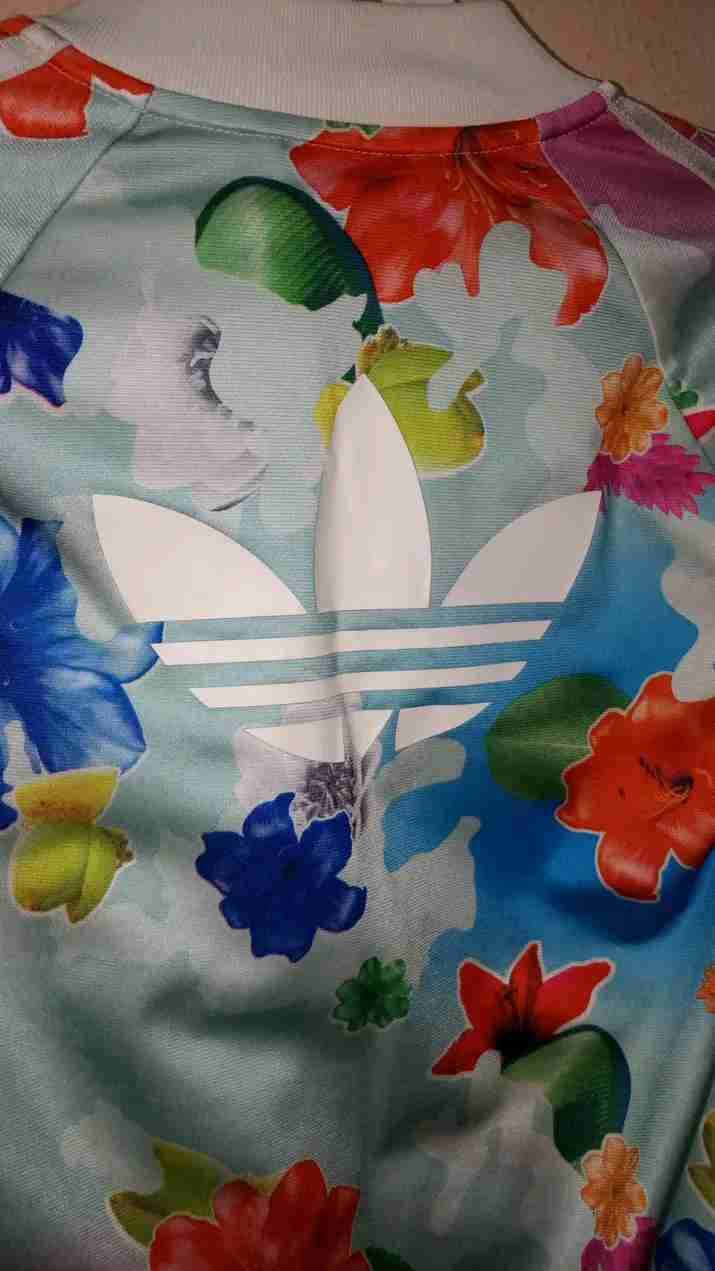 Conjunto floral Adidas, foto 3 de 6