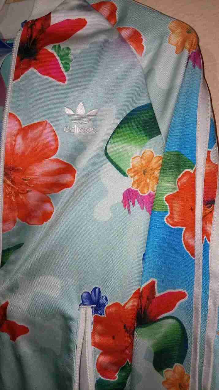 Conjunto floral Adidas, foto 2 de 6