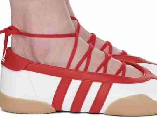 Zapatos Adidas Tipo Bailarina Blanco y Rojo con Caja, foto 3 de 5