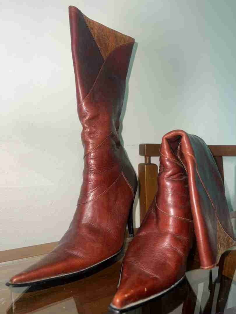 Botas altas de cuero marrón para mujer con tacón, foto 2 de 2