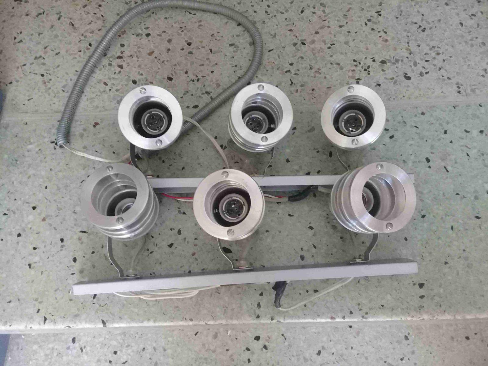 Lámpara de techo empotrable de metal plateado con 3 focos, foto 3 de 3