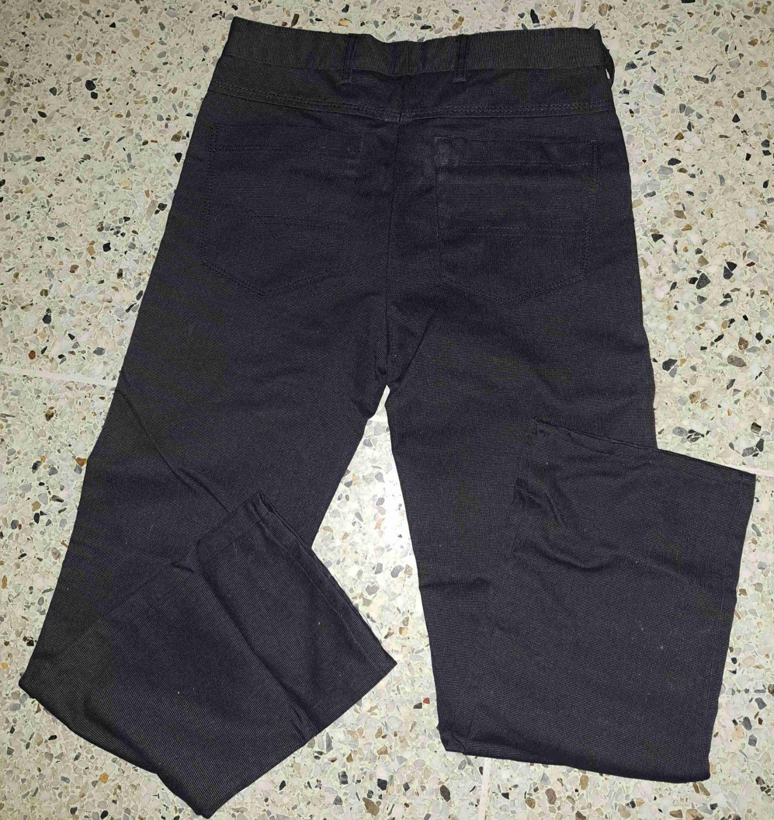 Pantalón negro de hombre, foto 2 de 2