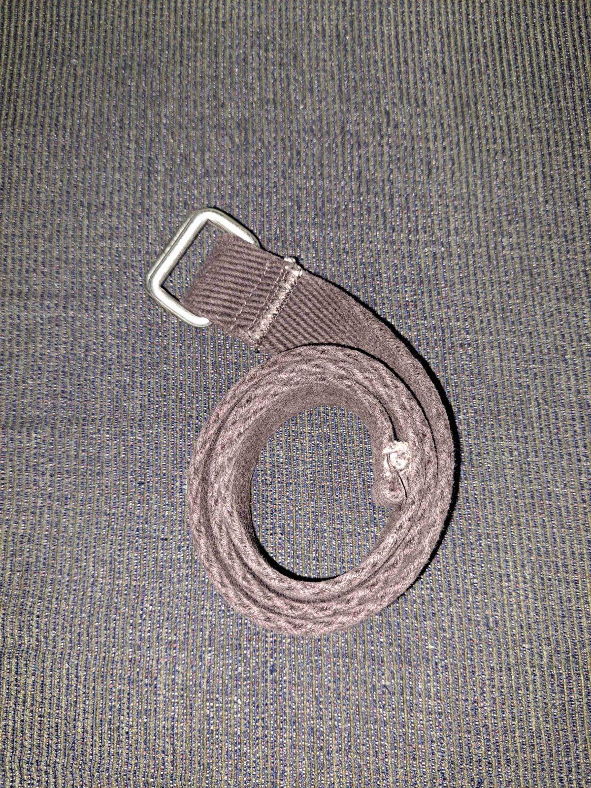Cinturón de lona marrón con hebilla metálica, foto 2 de 2
