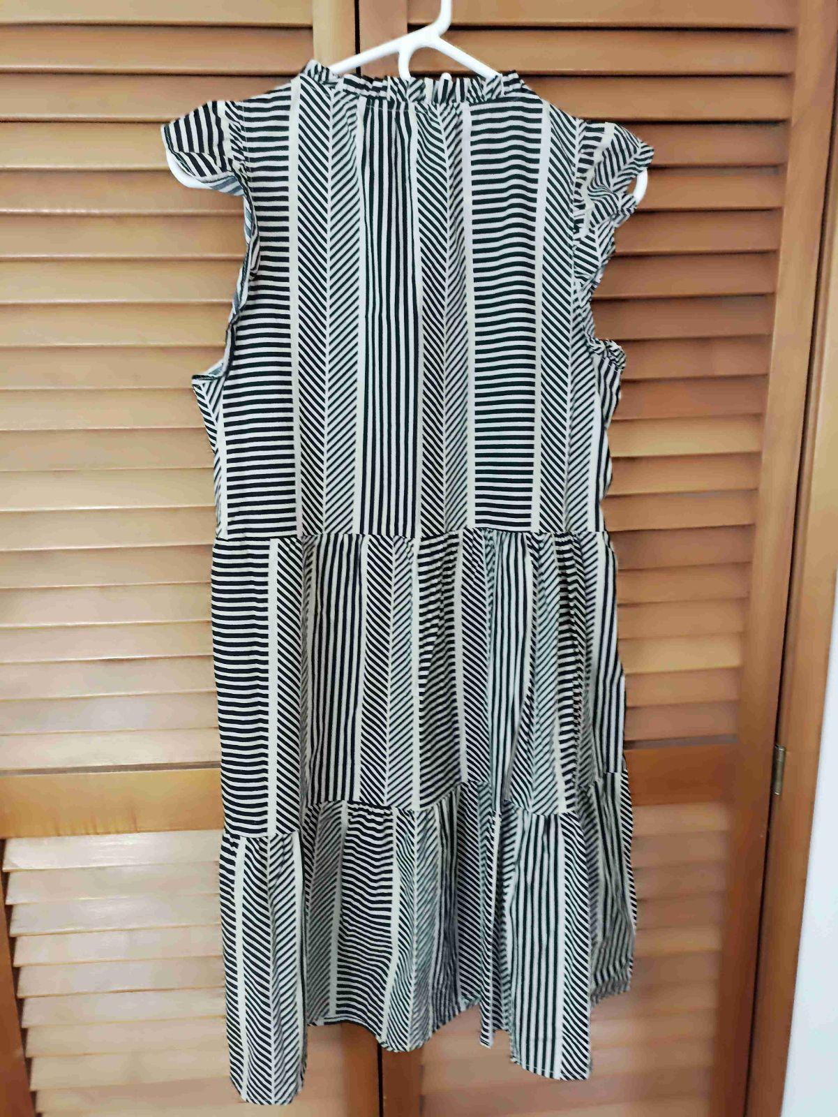 Vestido Blanco y Negro Estampado Rayas y Chevron, foto 2 de 4