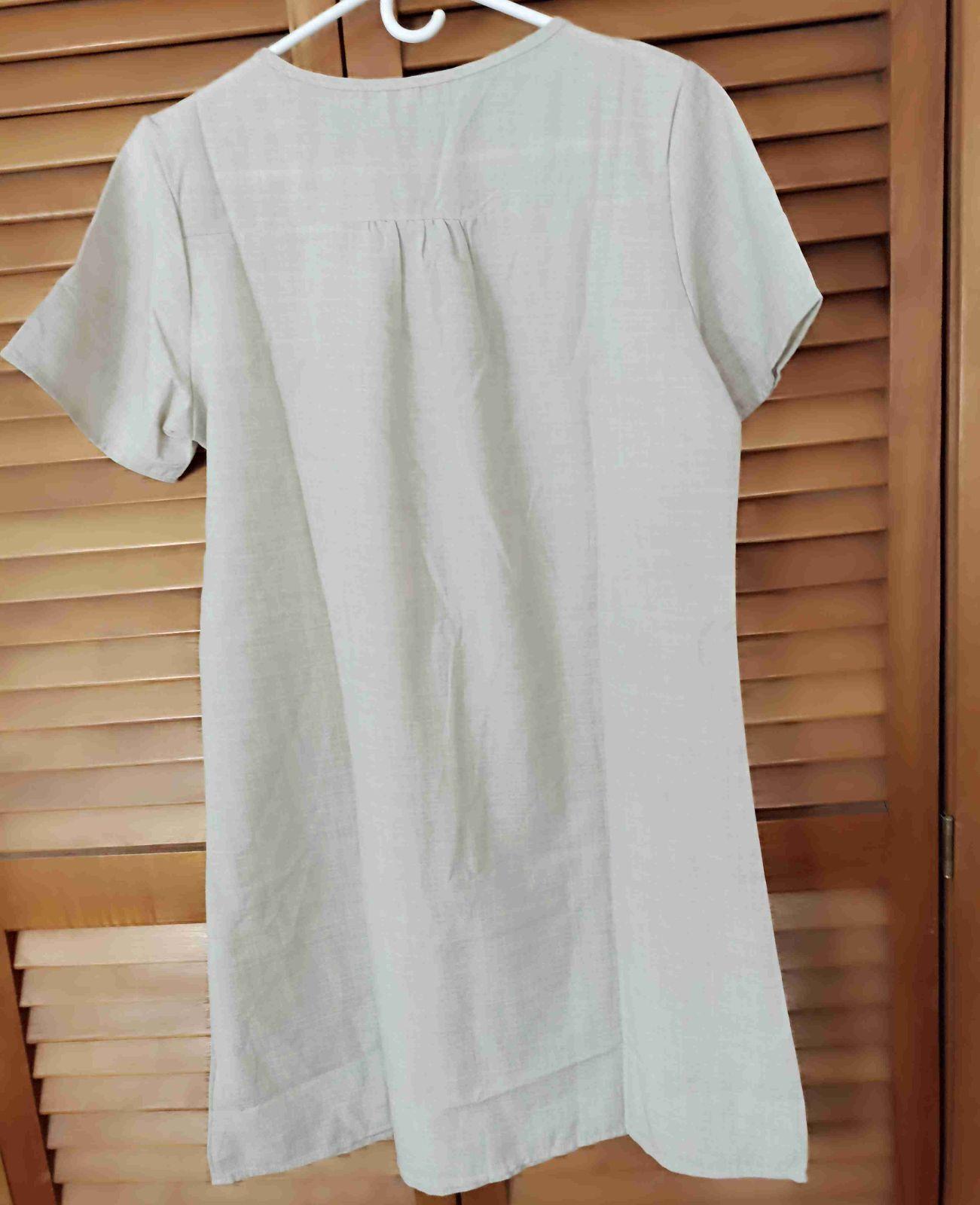 vestido corto beige de manga corta, foto 2 de 2