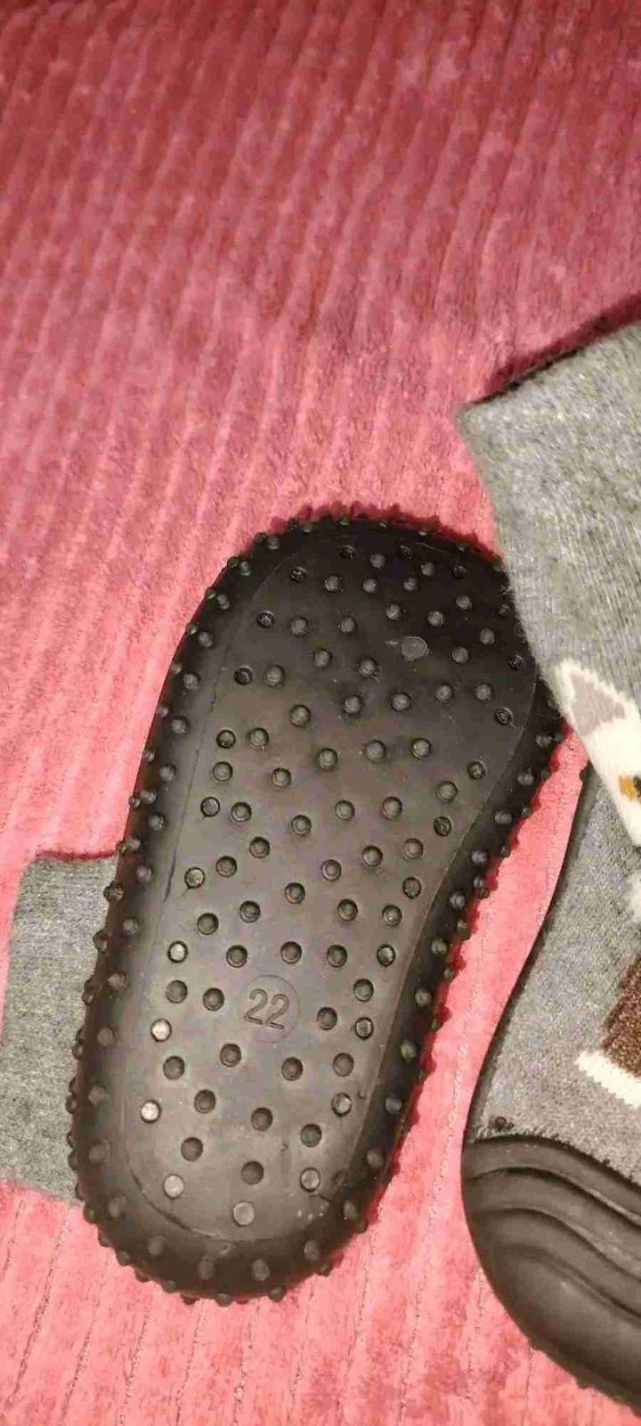 Zapatos tipo media para bebé con diseño de gato, foto 3 de 3