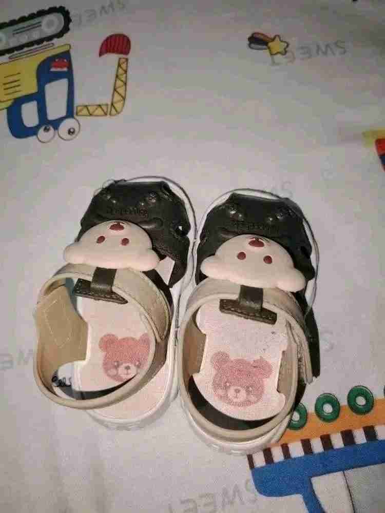 Sandalias de bebé con diseño de oso, foto 2 de 3