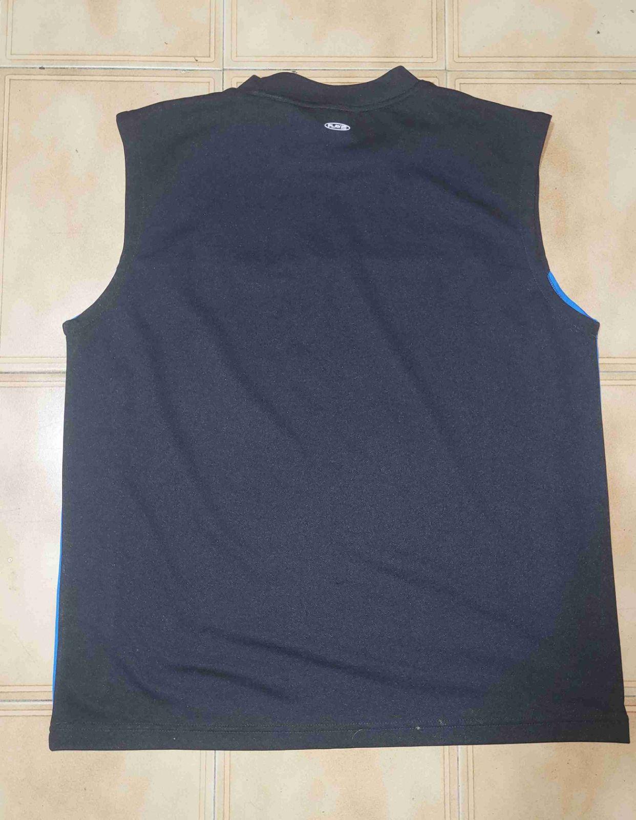 Camisa sin mangas deportiva Reebok negra y azul, foto 3 de 3