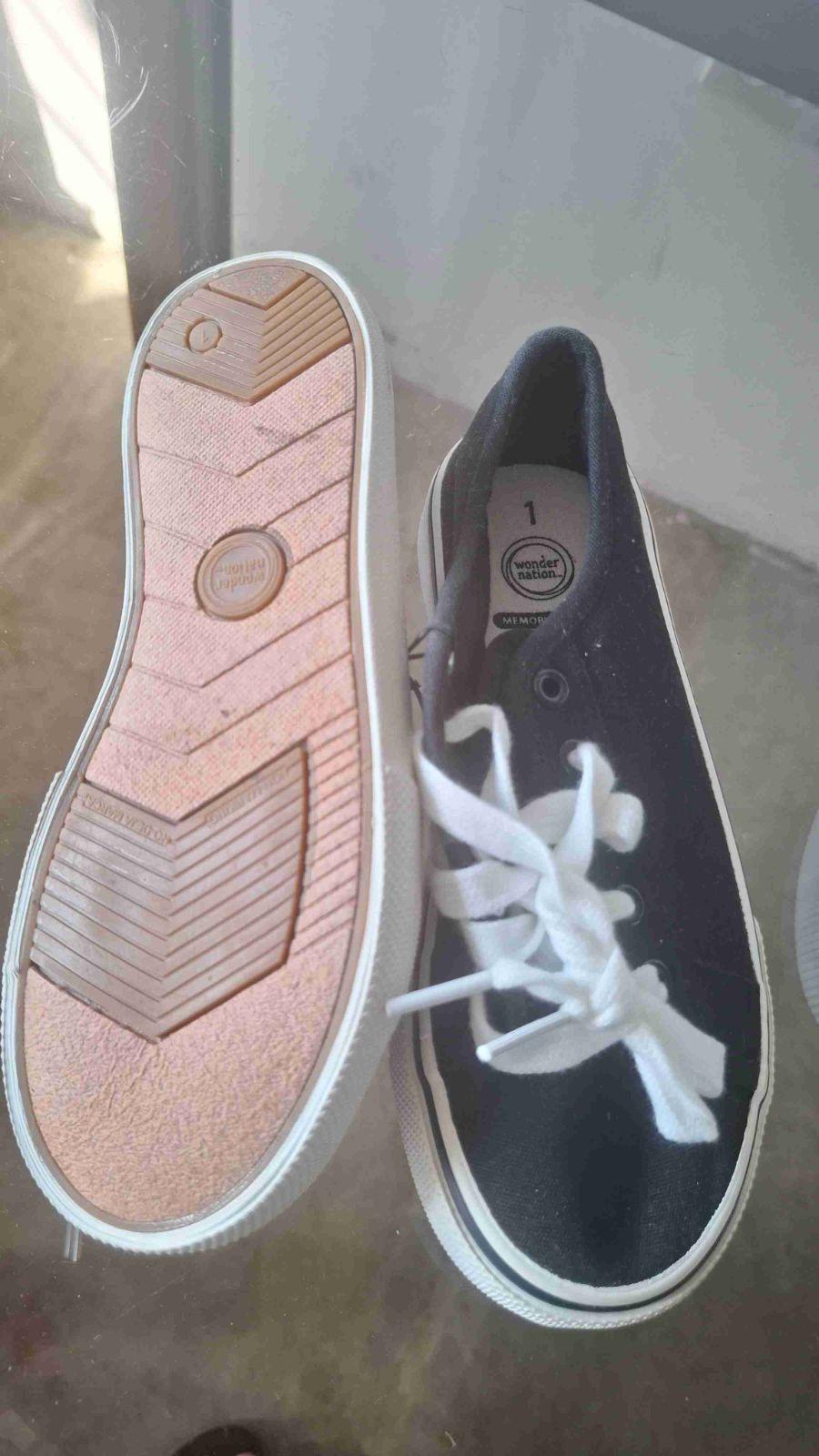 Zapatos deportivos negros Wonder Nation, foto 2 de 2