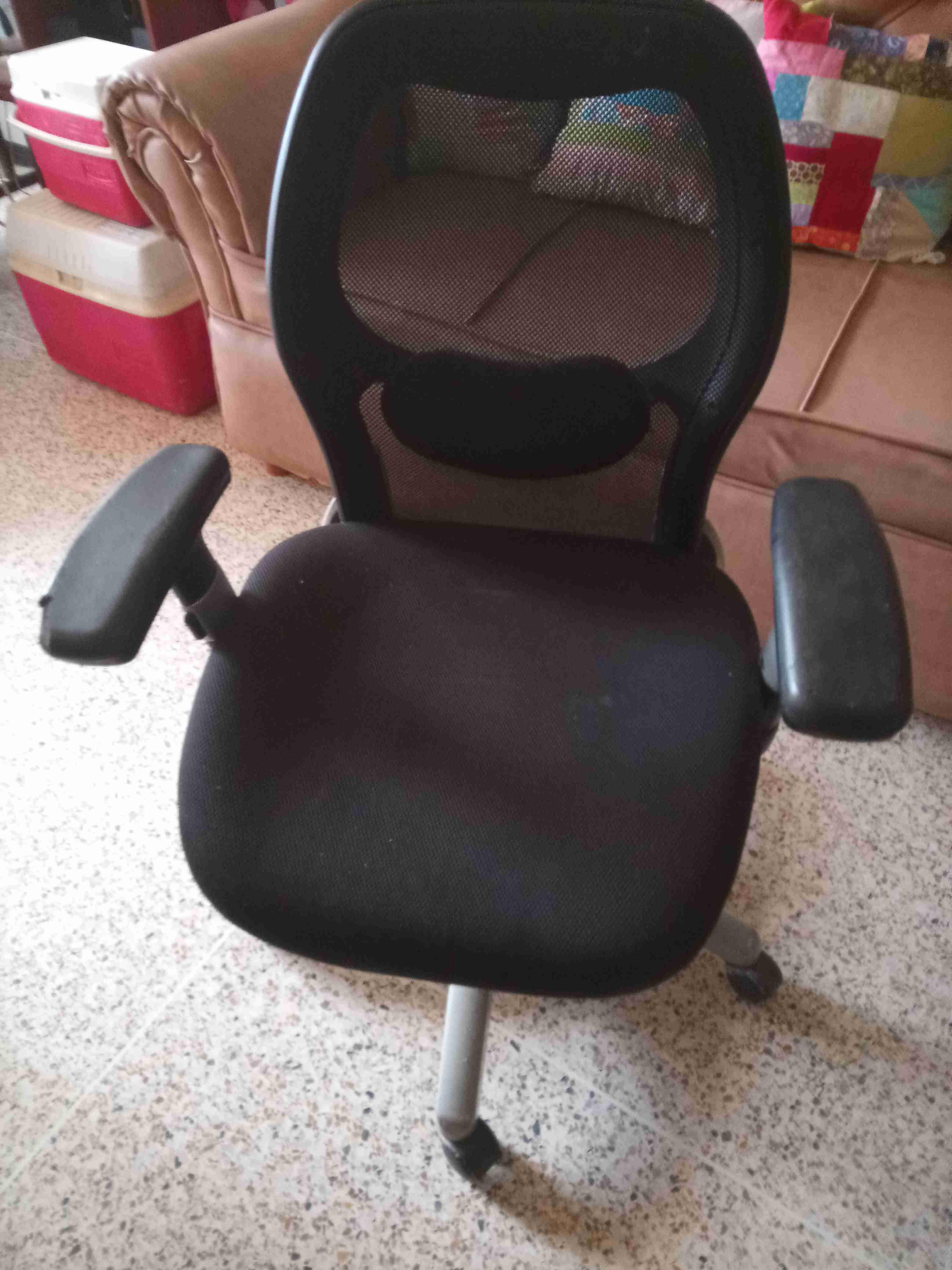 Silla de oficina ergonómica negra, foto 3 de 3