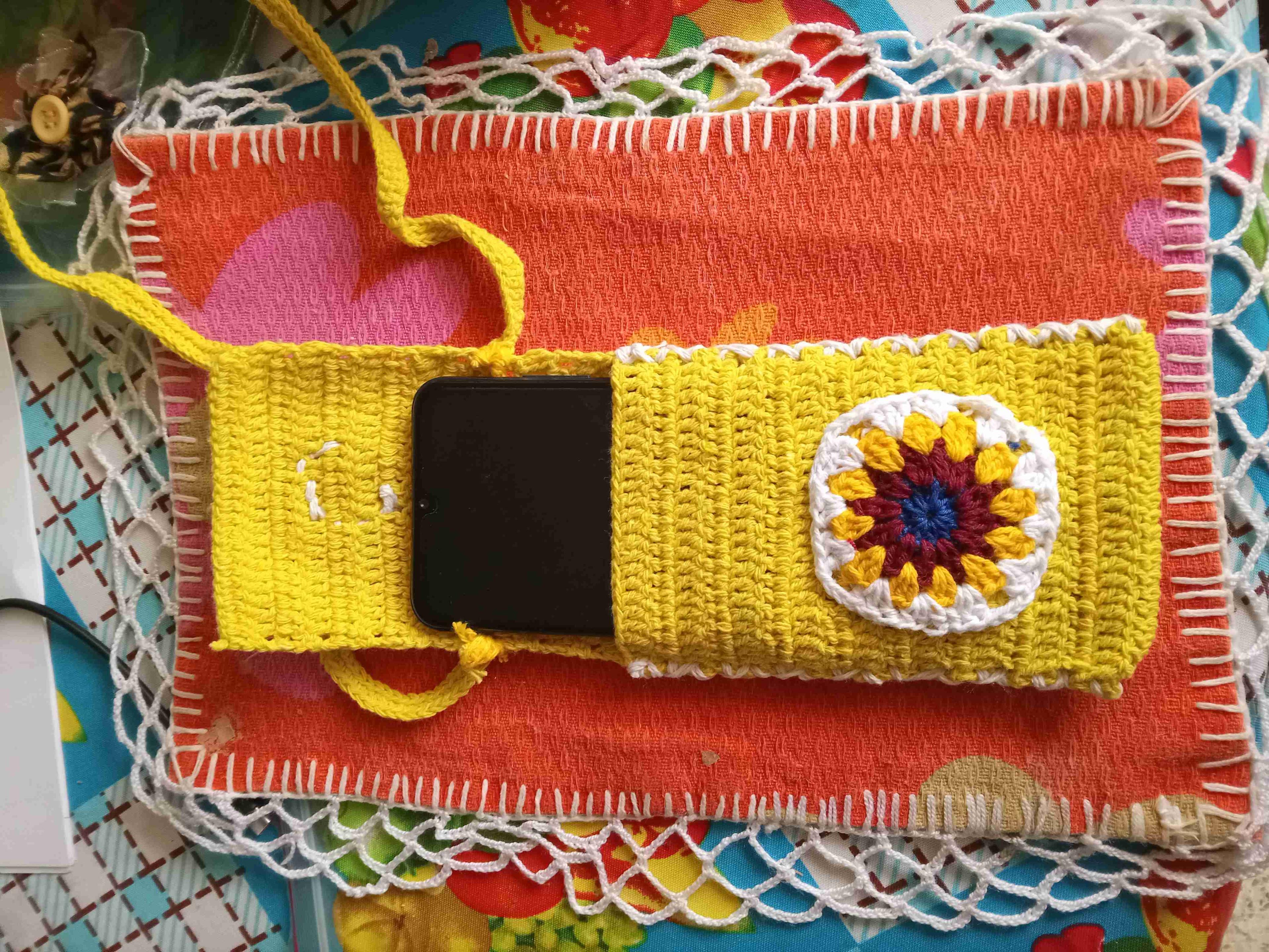 Bolso pequeño tejido amarillo, foto 2 de 2